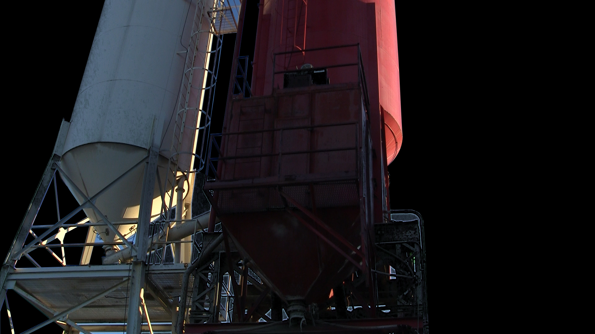 cement tanks (0;00;08;10)